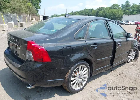 2011 Volvo S40 z USA, uszkodzony, nr VIN YV1672MS1B2546790